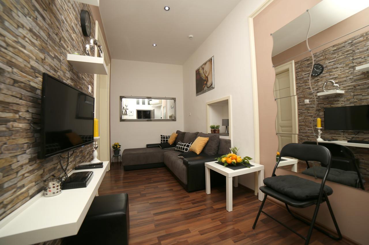 Subcastrum Apartments พูลา ภายนอก รูปภาพ